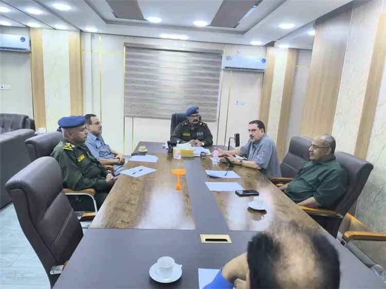 لجنة من وزارة الداخلية  تباشر مهامها للتحقيق في قضية الابتزاز الإلكتروني بالعاصمة المؤقتة عدن