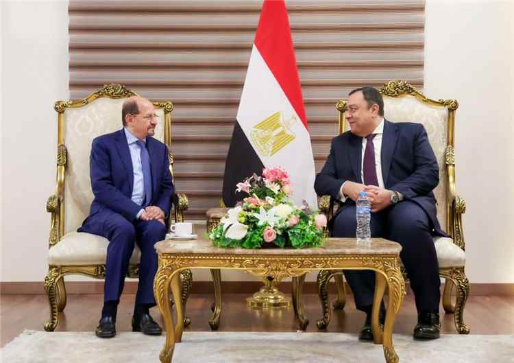 رئيس الوزراء وزير الخارجية يصل القاهرة للمشاركة في أعمال الدورة التاسعة للحوار الاستراتيجي اليمني – المصري