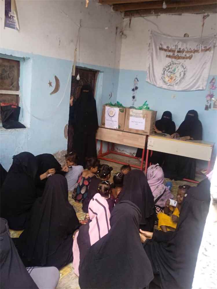 جمعية المجد النسوية تدشّن توزيع كسوة العيد للأيتام والأرامل والأسر الأشد فقرًا في الحصن