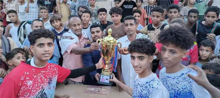 الهلال الخنفري يتوج بطلاً لكأس الفقيد صبري بطران في جعار بعد مباراة مثيرة أمام الصخور