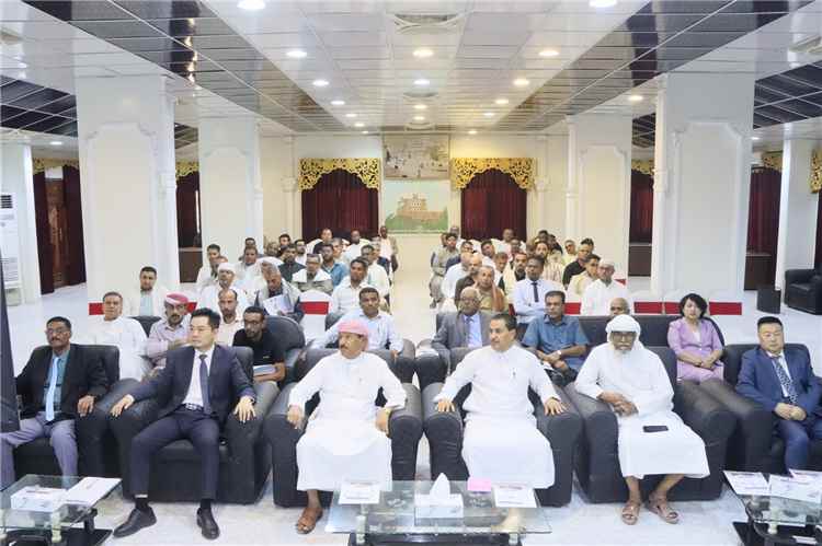 لقاء تشاوري بسيئون لرجال المال والاعمال والشركة الصينية هينان نونغشيانغ في مجال الطاقة لبحث إنشاء محطة طاقة شمسية استثمارية بحضرموت الوادي