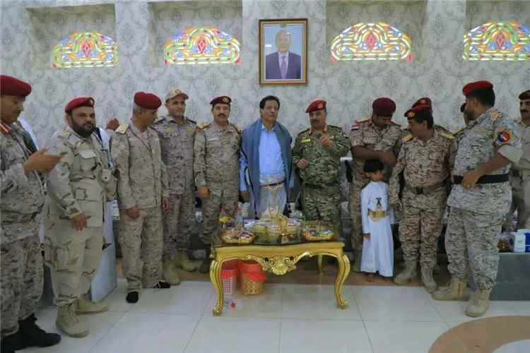 محافظ المهرة بن ياسر يستقبل جموع المهنئين بعيد الأضحى ويؤكد أهمية وحدة الصف وتعزيز الأمن والاستقرار
