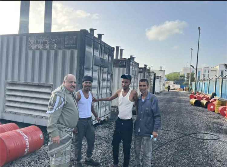 مدير عام المؤسسة العامة للكهرباء  يقوم بزيارة تفقدية للعمال والموظفين المناوبين في محطات التوليد بالعاصمة المؤقتة عدن.