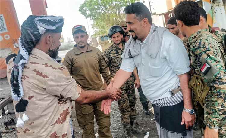 قيادة قوات طوق العاصمة عدن تتفقد الجاهزية الأمنية وتهنئ منتسبيها بمناسبة عيد الأضحى