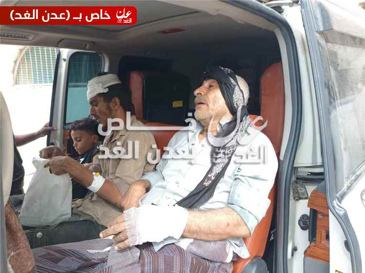 حادث مروري مروع على الطريق الساحلي بمديرية أحور يحصد 3 أرواح ويصيب 7 من أسرة واحدة قادمة من تعز