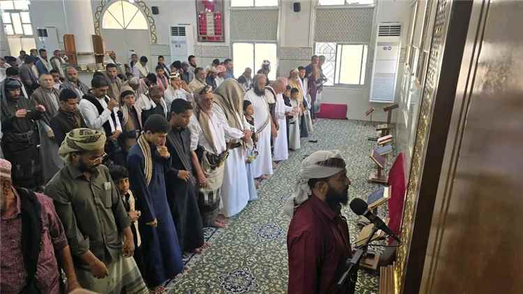 أبناء شبوة يحيون صلاة الغائب وفاءً لفقيد الوطن المشير الركن عبدربه منصور هادي