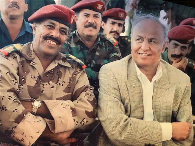 اللواء علي محسن الأحمر ينعى الرئيس هادي: خسرنا مناضلاً جمهورياً وقائداً واجه الانقلاب بشجاعة
