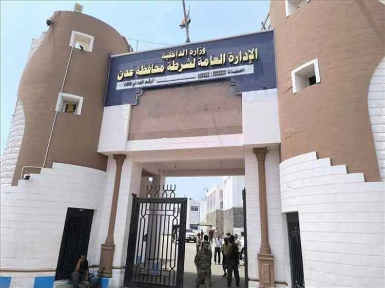مدير أمن العاصمة المؤقتة عدن يوجّه باتخاذ إجراءات حازمة بشأن واقعة الاعتداء على مسؤول أمني في الممدارة