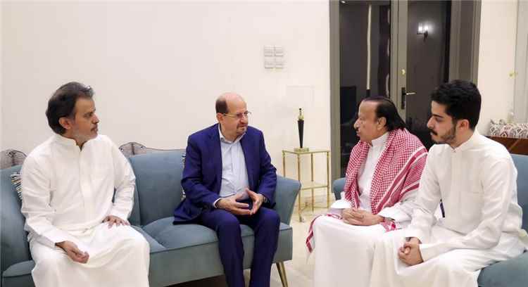 رئيس الوزراء وزير الخارجية يقدم واجب العزاء لأسرة فقيد الوطن الرئيس السابق عبدربه منصور هادي