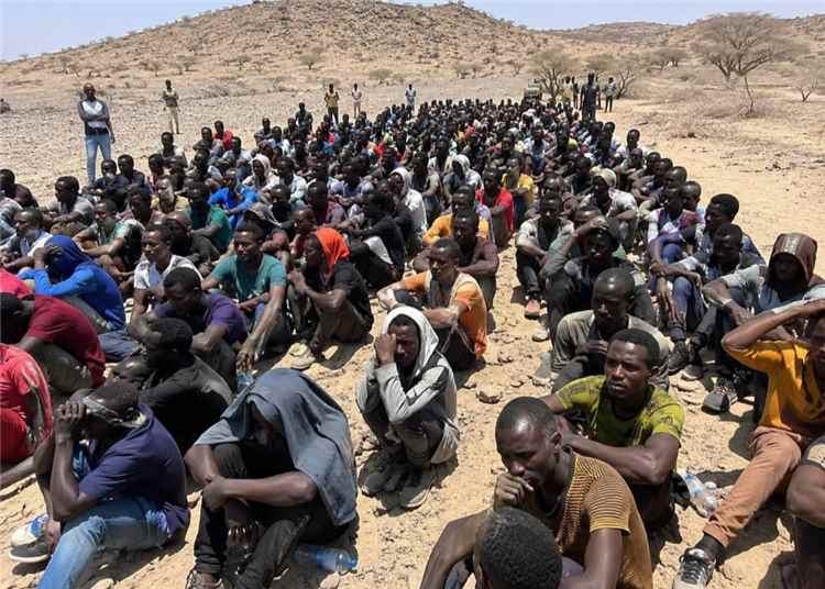 مدير عام لودر يصدر توجيهاً عاجلاً بشأن احتجاز أكثر من 200 مهاجر أفريقي بمنطقة يسوف