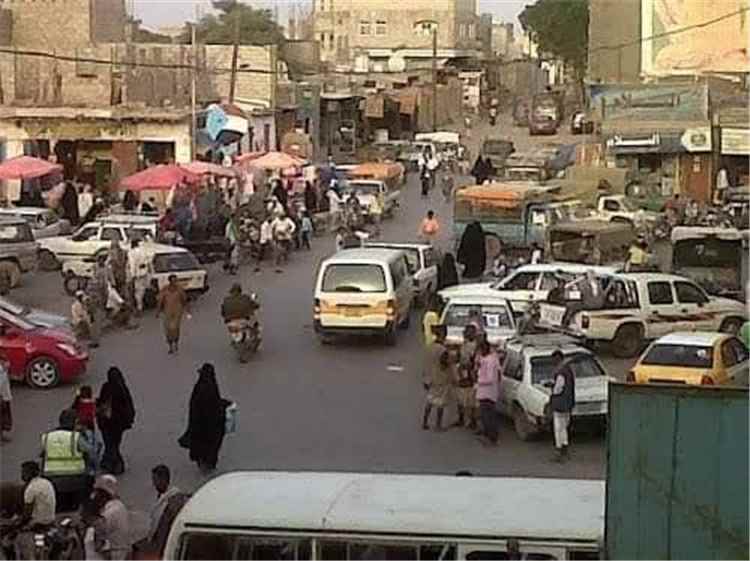 أهالي لحج يشكون تدهور خدمة الكهرباء: اختفاء ساعات التشغيل يفاقم معاناة المواطنين