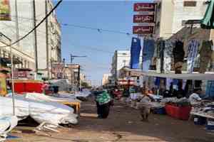 اسواق عدن... البضائع معروضة والمشتري غائب