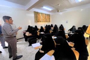 جامعة الخليج العربي بلحج تدشّن دورة التقوية المجانية لأكثر من 200 طالبًا وطالبة استعدادًا للامتحانات النهائية