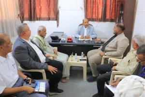 وفد صحيفة 14 أكتوبر يلتقي وكيل محافظة حضرموت لشؤون الوادي والصحراء ورئيس مرجعية قبائل حضرموت في سيئون