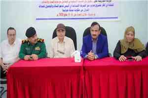 محافظ شبوة يدشّن دورة تدريبية لتعزيز دور الشرطة النسائية في التعامل مع قضايا النساء والأحداث
