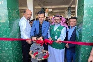 الوكيل الجيلاني يفتتح مشروع إعادة تأهيل السوق المركزي للأسماك والخضار والفواكه بمدينة المكلا