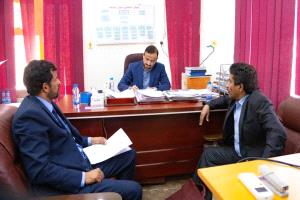 المحافظ بن الوزير يلتقي بالأمين العام بيحان، ويوجه بدراسة لمشروع عقبة مفقه واستكمال إجراءات تنفيذ جسر عبية