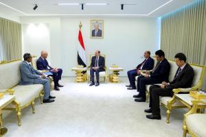 رئيس الوزراء يستقبل في عدن المنسق المقيم للأمم المتحدة