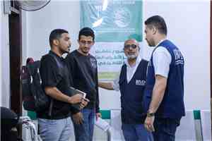 فريق من التخطيط بادارة المنظمات  بوزارة الصحة يزور مركز الأطراف وإعادة التأهيل بتعز