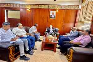 الوزير السقطري يطلع على نشاط مصنع المكلا لتعليب الأسماك وخطط تطويره