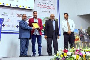 جامعة حضرموت تُكرم الإعلامي الرياضي فهمي باحمدان في ختام أسبوع الطالب الـ15