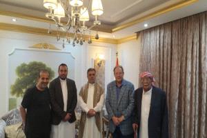 الرئيس علي ناصر محمد يدعو إلى توحيد الصف وتعزيز الحوار الجنوبي لتحقيق السلام في اليمن