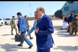 عاجل : وصول رئيس الوزراء الى عدن قادماً من الرياض