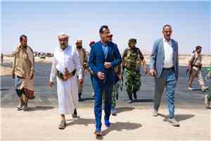 المحافظ بن الوزير يتفقد مستوى الإنجاز في أعمال المرحلة الثالثة لتأهيل المدخل الغربي لمدينة عتق