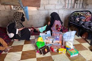 مؤسسة ذو النورين وبن شعيله تدعمان ذوي الاحتياجات الخاصة وحالات إنسانية في منطقة كبث بأبين
