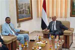 محافظ البنك المركزي يبحث مع ممثل برنامج الغذاء العالمي سبل تنفيذ المهام الإنسانية والإغاثية