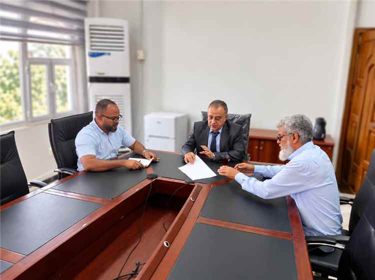 رئيس جامعة عدن يبحث خطط الكرسي العلمي للربع الأخير من 2026