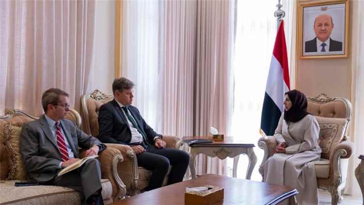 وزيرة الخارجية تبحث مع القائم بالأعمال الأمريكي مستجدات الأوضاع وتعزيز التعاون الثنائي
