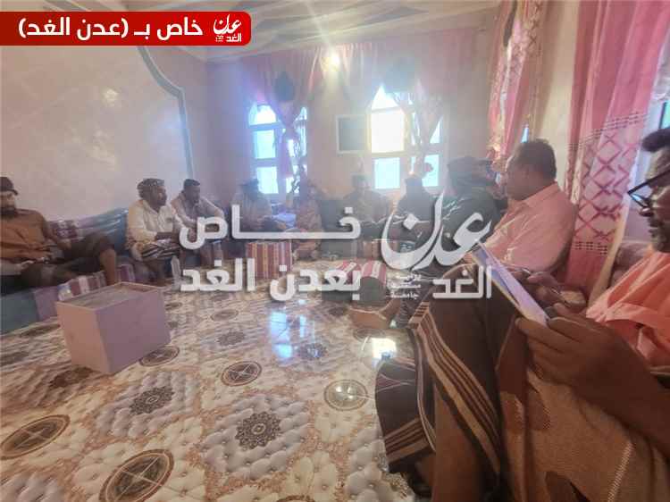 مدير عام أحور يلتقي إدارة الكهرباء ومواطنين من قرية شاقة الغريب لمناقشة حادثة وفاة المواطن هداف العميسي