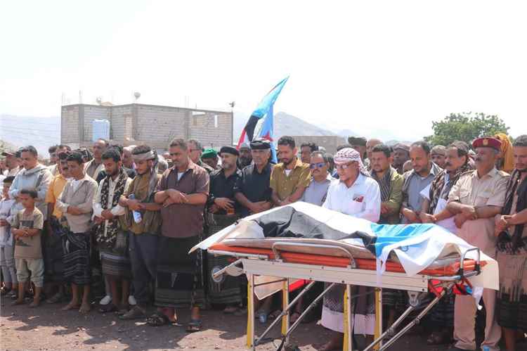 تشييع مهيب للشهيد القائد سعيد أسعد الوحدي في ردفان عقب استشهاده بجبهة كرش