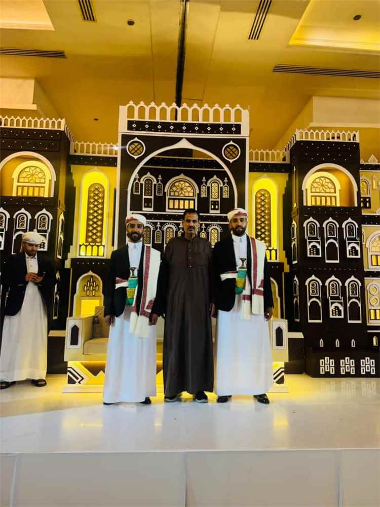 مستشار محافظة ابين يحضر حفل زفاف اولاد الاستاذ حافظ معياد ويبعث له تهنئة