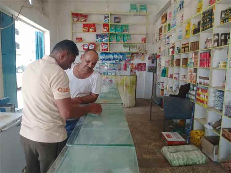 الصناعة والتجارة بلحج يواصل نزولاته الرقابية المكثفة ويلزم المحال التجارية بمنطقة صبر بإشهار قوائم الأسعار