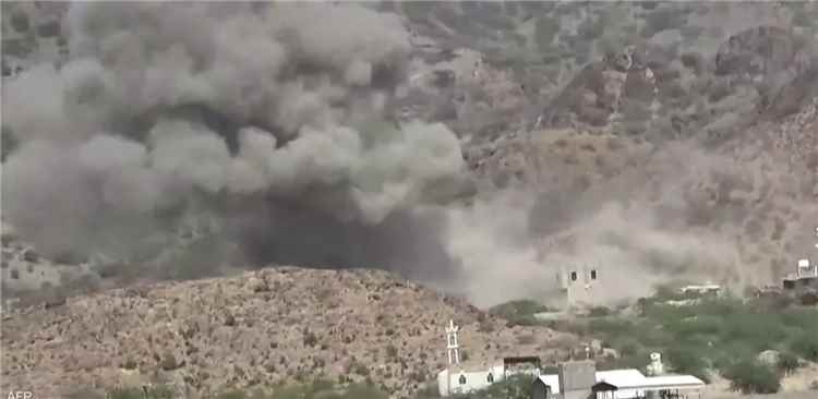 طيران القوات المسلحة يدك مواقع للحوثيين في حيفان جنوب شرق تعز