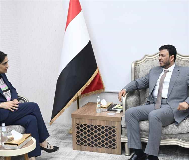 الدكتور العليمي يبحث مع السفيرة البريطانية مستجدات الأوضاع في اليمن والتعاون الثنائي