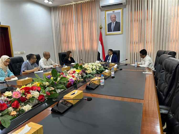 وزير الدولة يبحث مع ممثلة الأمم المتحدة لشؤون المرأة تعزيز الاستجابة لطوارئ النزوح