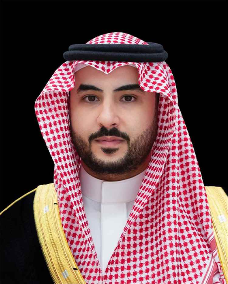 خالد بن سلمان يبحث مع وزير الحرب الأمريكي تعزيز الأمن والاستقرار في المنطقة