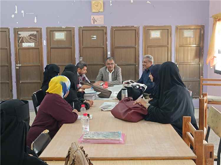 مدير عام المعلا يبحث مع إدارة وكادر ثانوية مأرب احتياجاتها وخطط الارتقاء بها نحو النموذجية