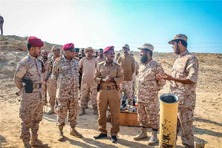 رئيس أركان المنطقة العسكرية الثانية يتفقد مستوى الجاهزية القتالية والتدريبية في لواء الريان بالمكلا