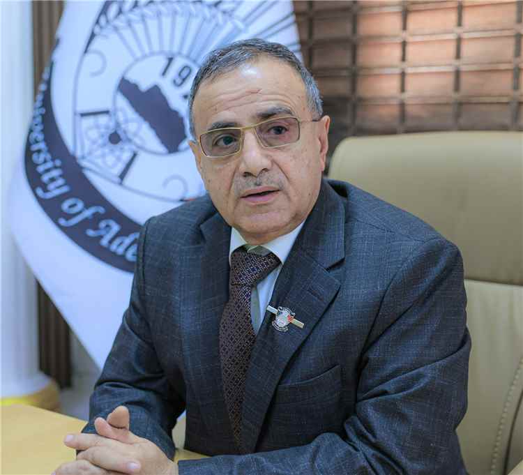 رئيس جامعة عدن يهنئ الطالب الفائز والوفد المشارك في مونديال الأمن المالي بروسيا