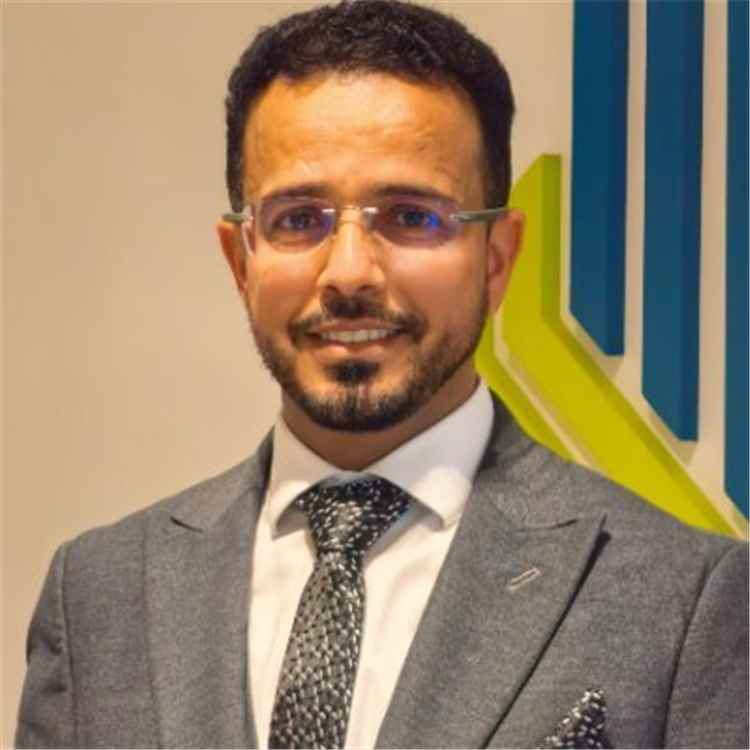 الحميري: ضباط وأفراد في تعز يطالبون بامدادهم بالسلاح والذخائر المحتجزة لدى يوسف الشراجي