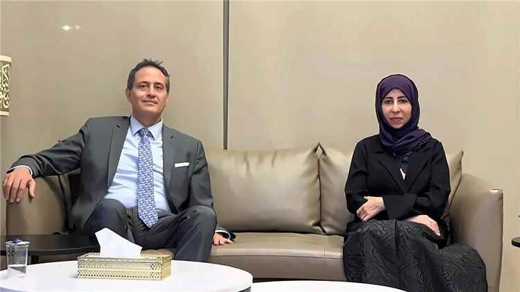 الزوبة تحمل رسالة من العليمي إلى ملك الأردن وتلتقي مسؤولين أردنيين