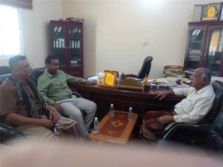 جوبان يناقش مع مدير عام مكتب الصناعة والتجارة بساحل حضرموت أوضاع الأسواق والنشاط التجاري بمديرية غيل باوزير