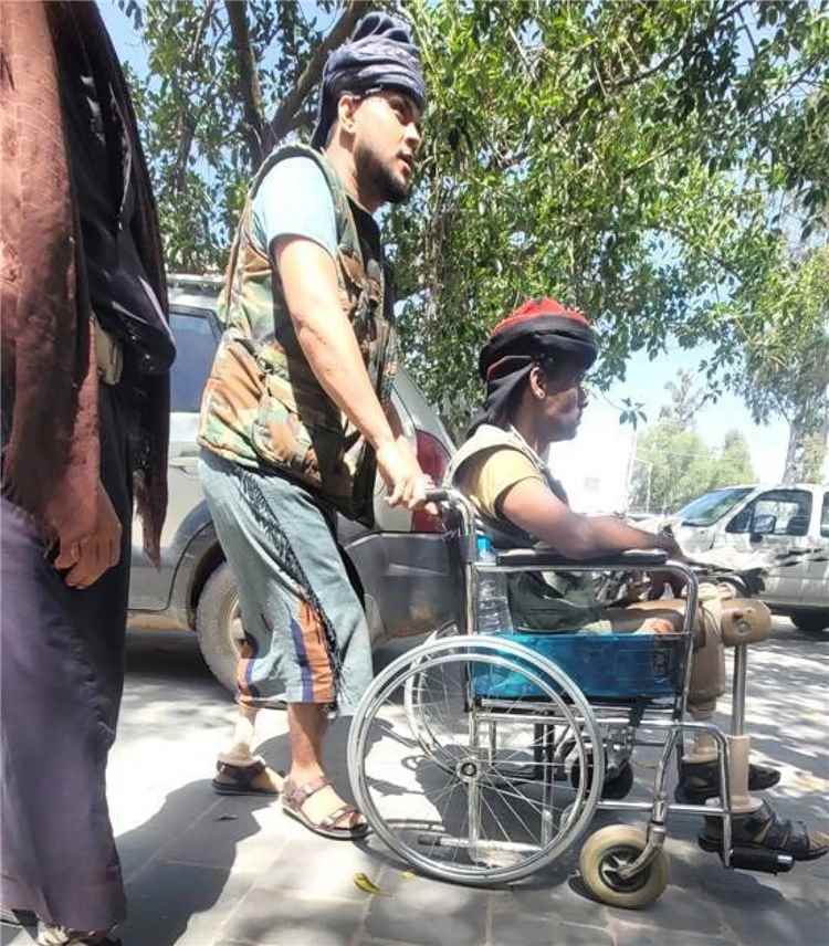 جرحى حوثيون يعودون من الجبهات إلى خانة الإهمال