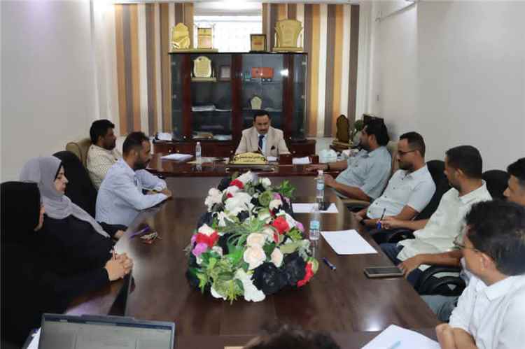 رئيس الهيئة العامة لتنظيم شؤون النقل البري يترأس اجتماعاً بمدراء العموم ويناقش معهم مستجدات العمل
