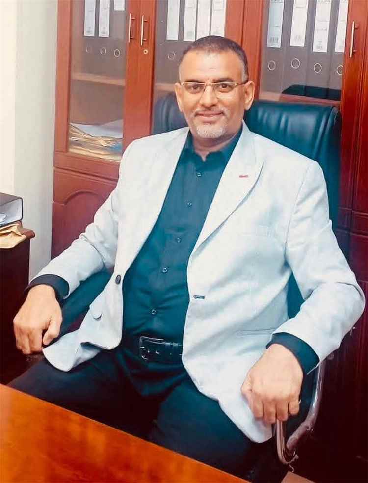 مدير عام مديرية المعلا يعزي بوفاة الشخصية الاجتماعية والقيادي في السلطة المحلية المهندس فتحي السقاف