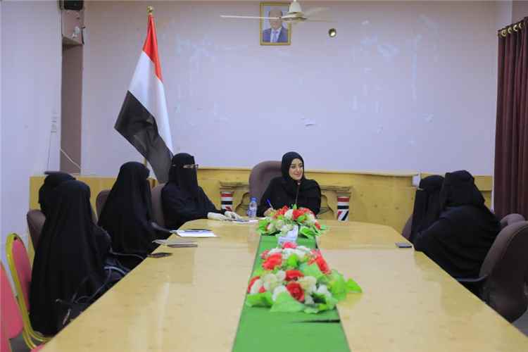 وكيلة حضرموت لشؤون المرأة تبحث واقع المرأة بمديرية القطن وتستمع إلى احتياجات الكوادر النسائية